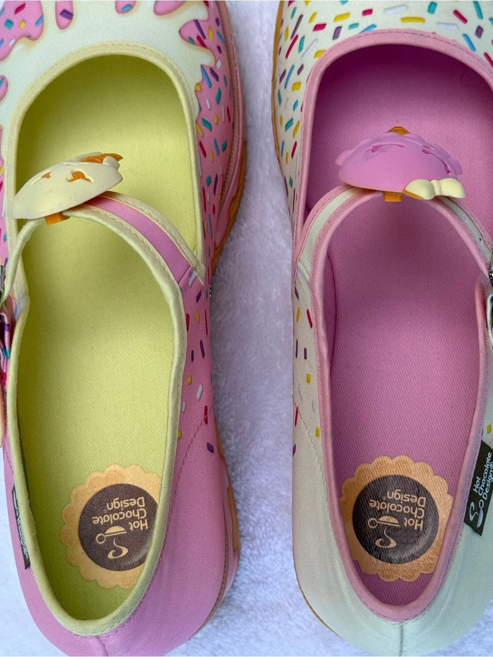 Hot Chocolate Designs Platform Mary Jane Shoes Size 8